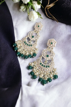Load image into Gallery viewer, Jaipuri Emarat earrings- emerald