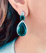 Load image into Gallery viewer, Izumi Emerald earrings