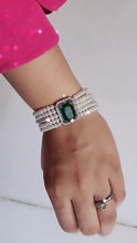 Load image into Gallery viewer, Emerald and pearl bracelet