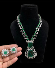 Load image into Gallery viewer, "Zamrud Shehnai" Emerald & Diamond Rani Haar