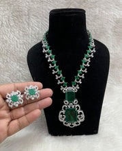 Load image into Gallery viewer, "Zamrud Shehnai" Emerald & Diamond Rani Haar