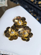 Load image into Gallery viewer, Shaya white mask with mask chain