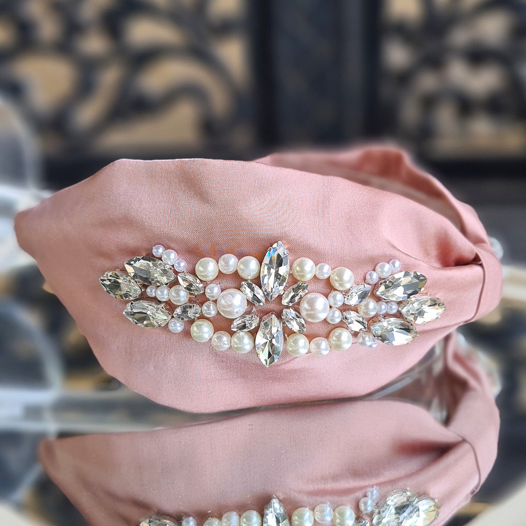Zara Knotted Headband Piece Rhinestone
Veil | NWT | Pink SATIN BEADED HEADBAND - Pink | ZARA United States main image 4