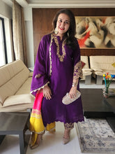 Load image into Gallery viewer, Colour block kurta set purple
