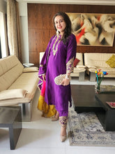 Load image into Gallery viewer, Colour block kurta set purple

