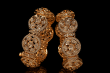 Load image into Gallery viewer, “Polki Prabha” Gold polki and diamond bangle
