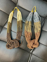 Load image into Gallery viewer, Statement knot necklace- Beige gold
