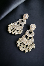 Load image into Gallery viewer, Jaipuri Emarat earrings- pearl
