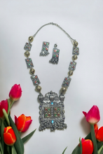 Load image into Gallery viewer, Antique silver minar necklace with earrings
