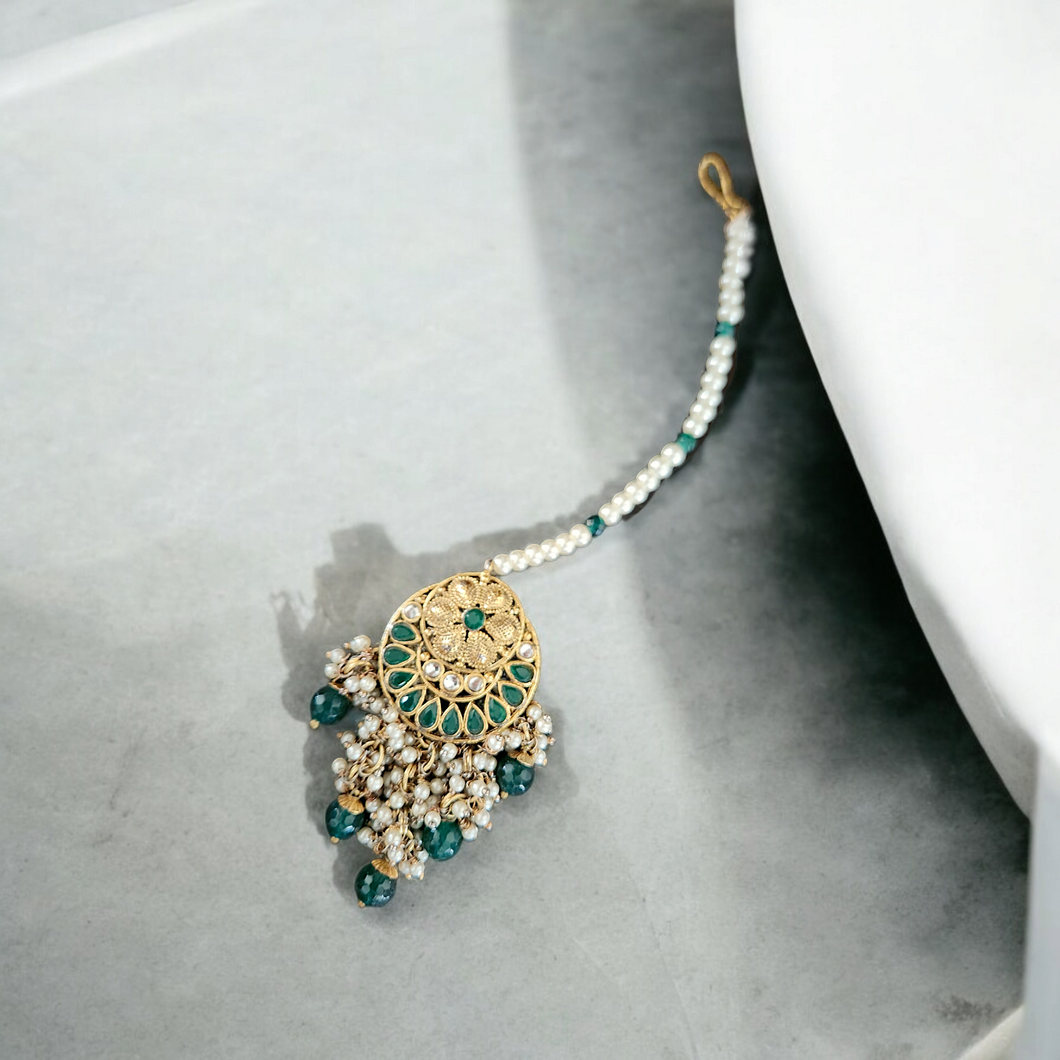 Emerald and pearl maangtika