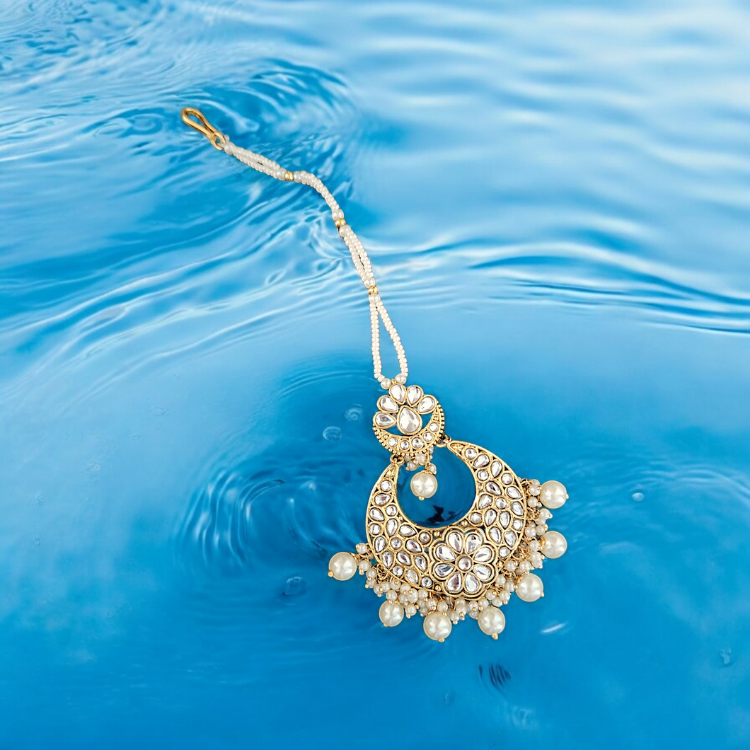 Kundan and jadau pearl maangtika