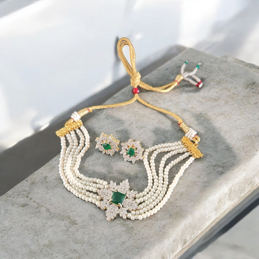 Emerald pearl and diamond choker