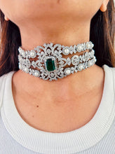 Load image into Gallery viewer, Akina Emerald necklace
