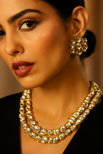 Load image into Gallery viewer, &quot;Dwaarika&quot; Glow Kundan Set
