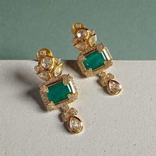 تحميل الصورة إلى عارض المعرض، أقراط كايلا من الزمرد والألماس 
