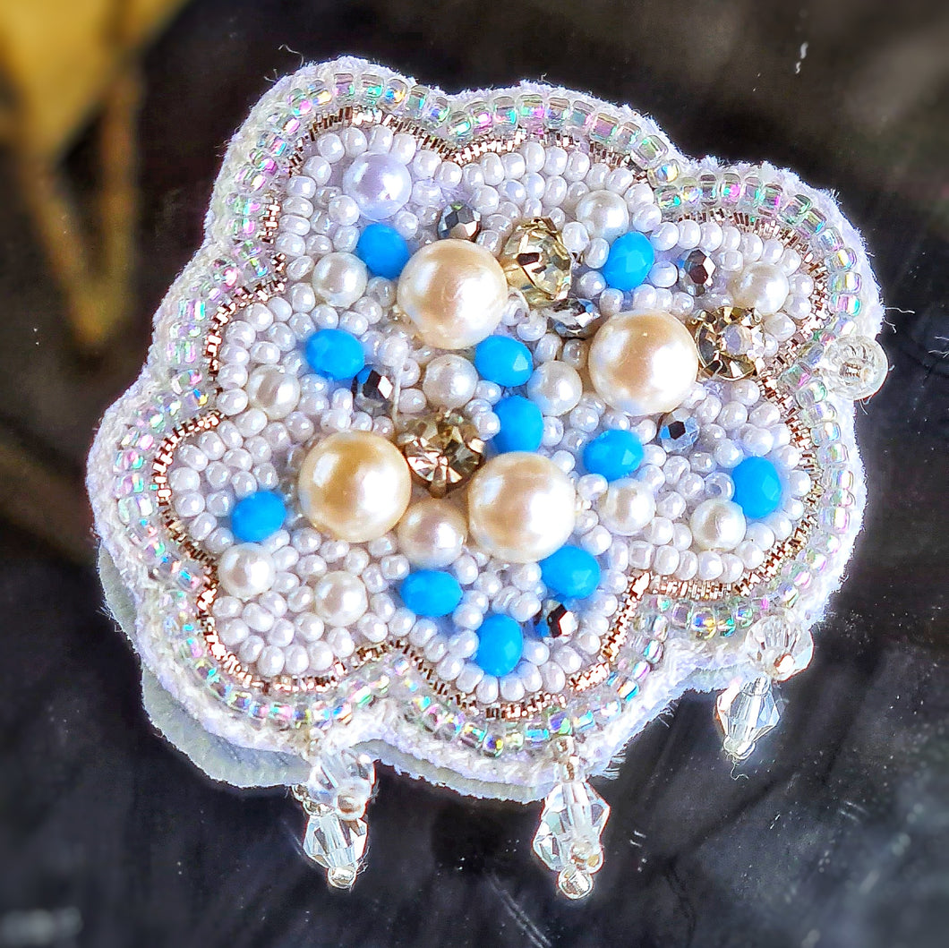 Cloud brooch