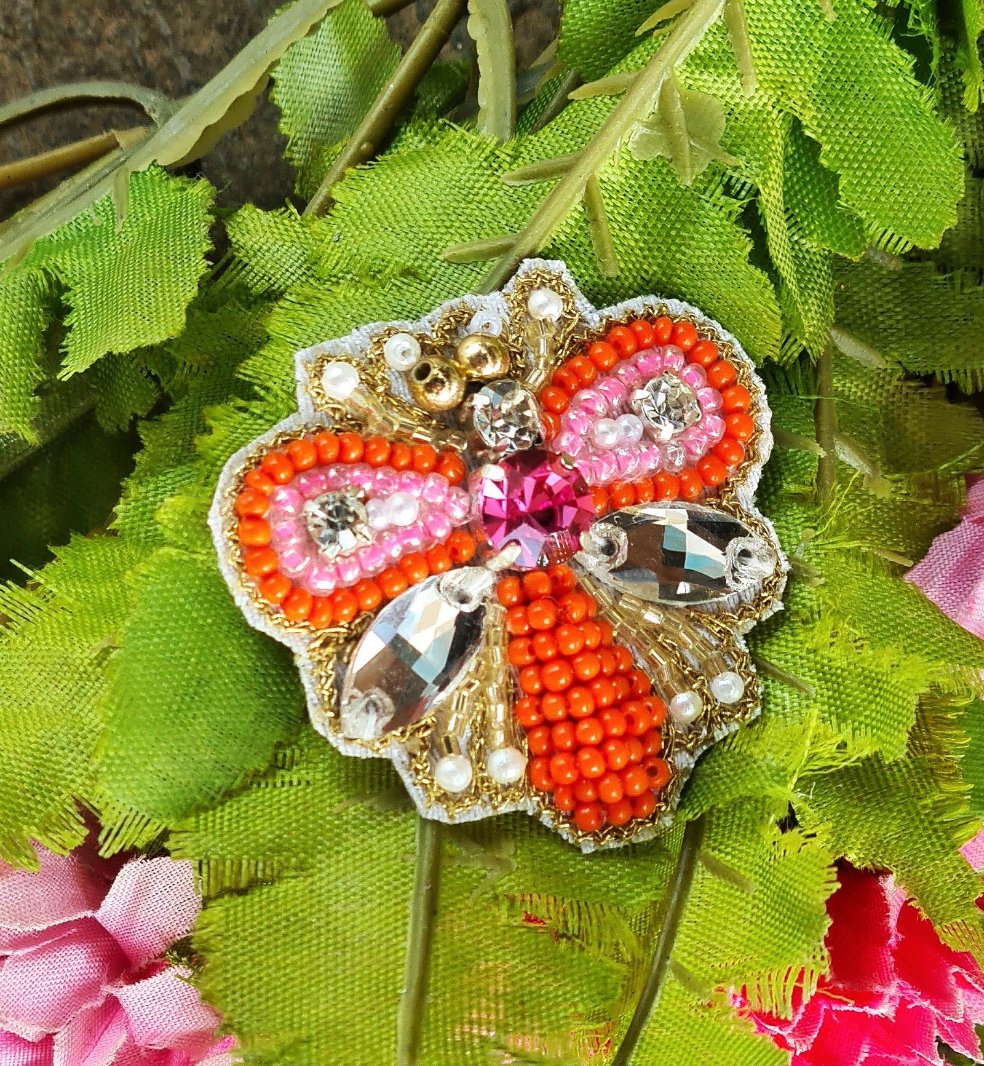 Bee brooch- pink and orange