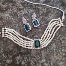 Load image into Gallery viewer, Pearl and Emerald choker
