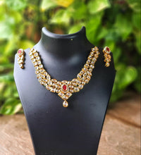 Load image into Gallery viewer, Kundan Set with earrings
