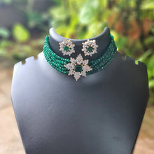 Load image into Gallery viewer, Green crystals and emerald diamond choker
