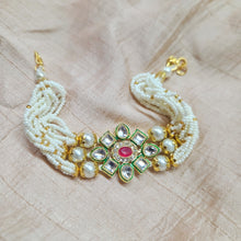 Load image into Gallery viewer, Polki and Kundan bracelet
