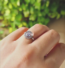 Load and play video in Gallery viewer, Diamond ring- white gold
