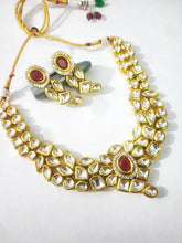 Load image into Gallery viewer, Kundan Set with earrings
