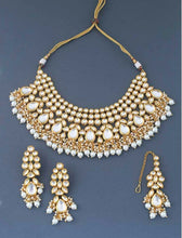Load image into Gallery viewer, Nora Kundan and pearl necklace set
