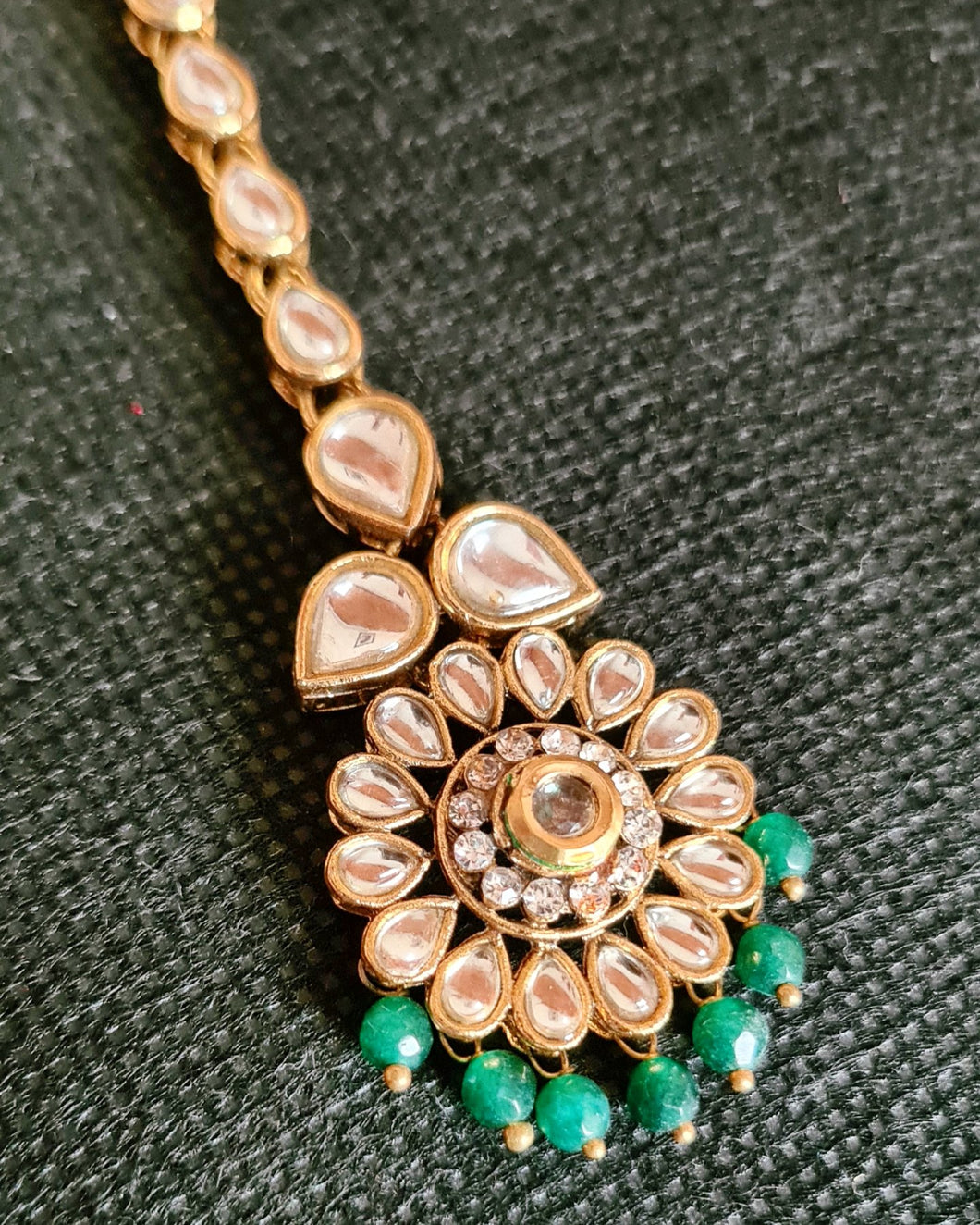 Classic kundan maangtika