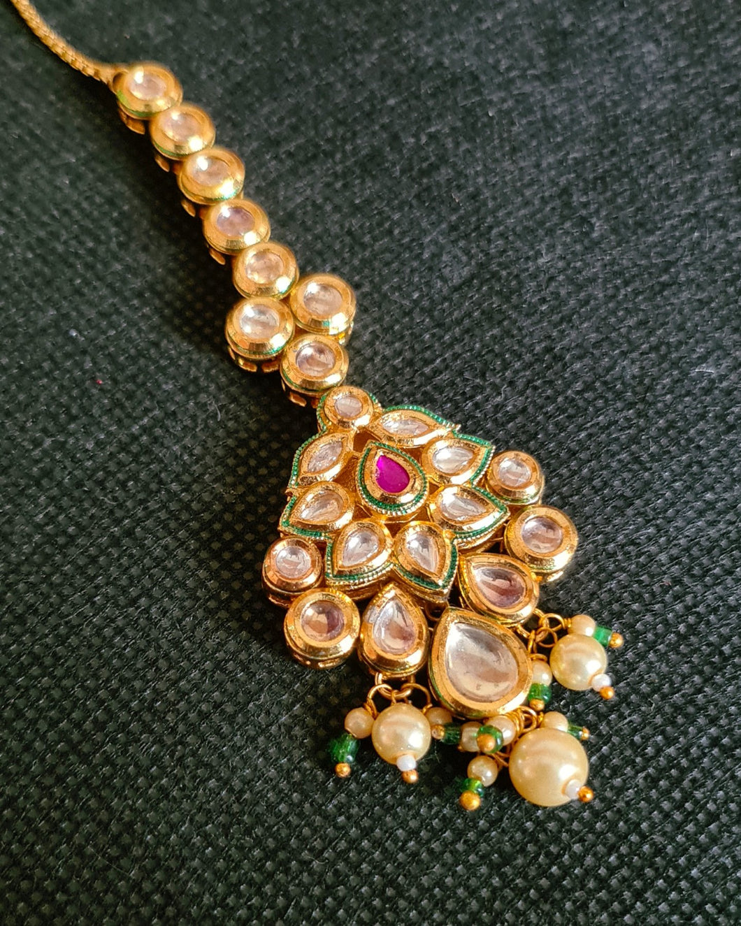 Classic kundan maangtika