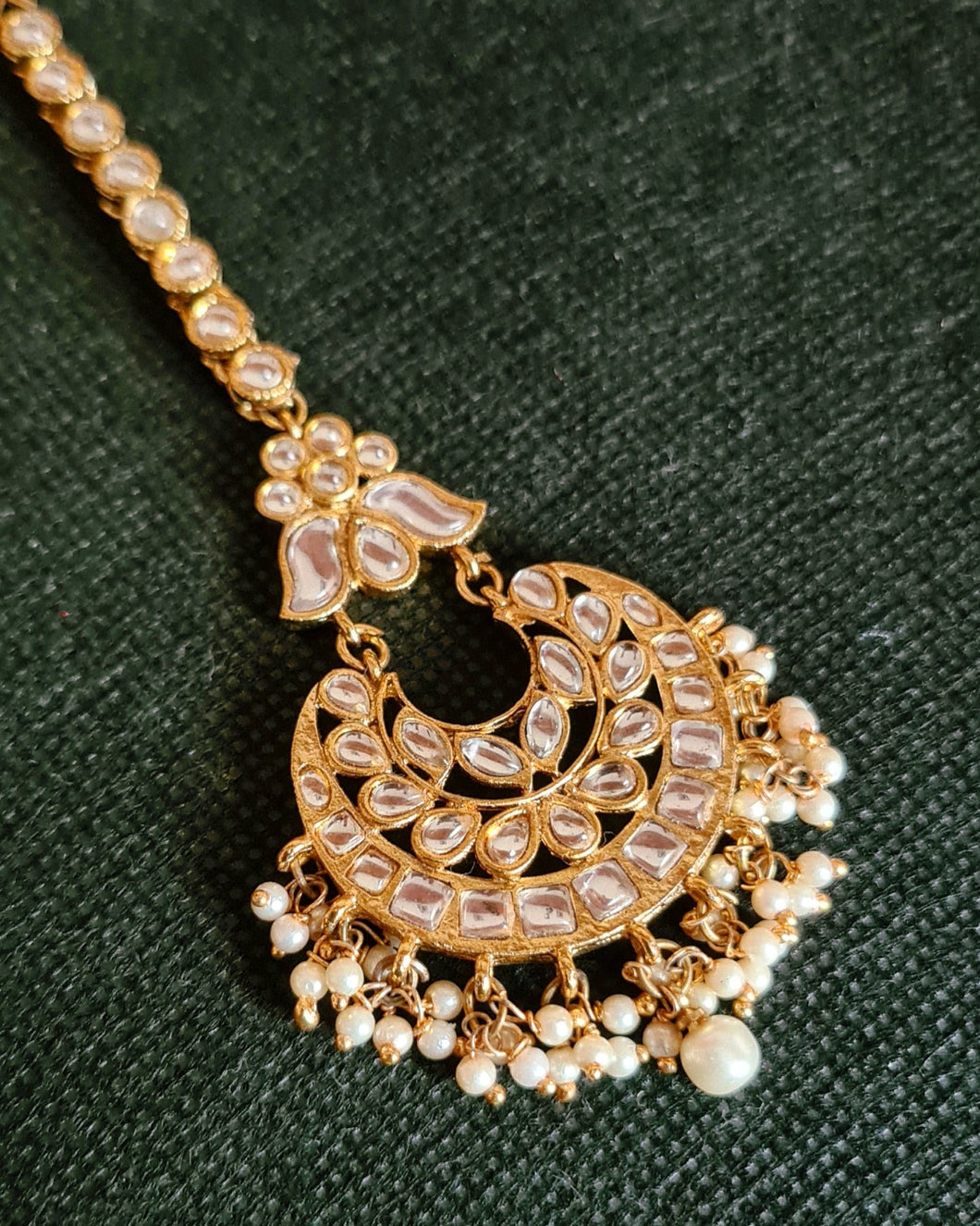 Classic chand maangtika