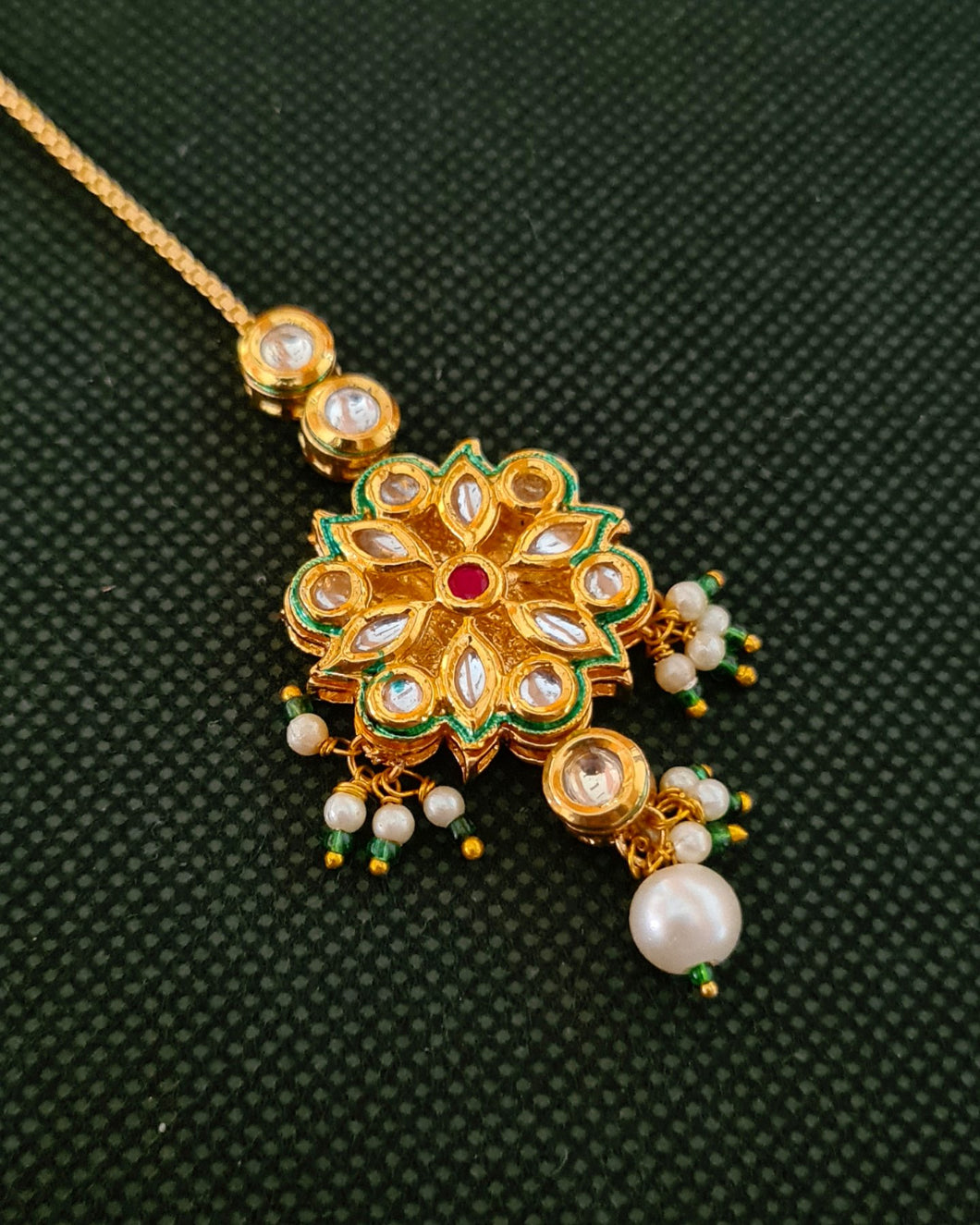 Classic kundan maangtika