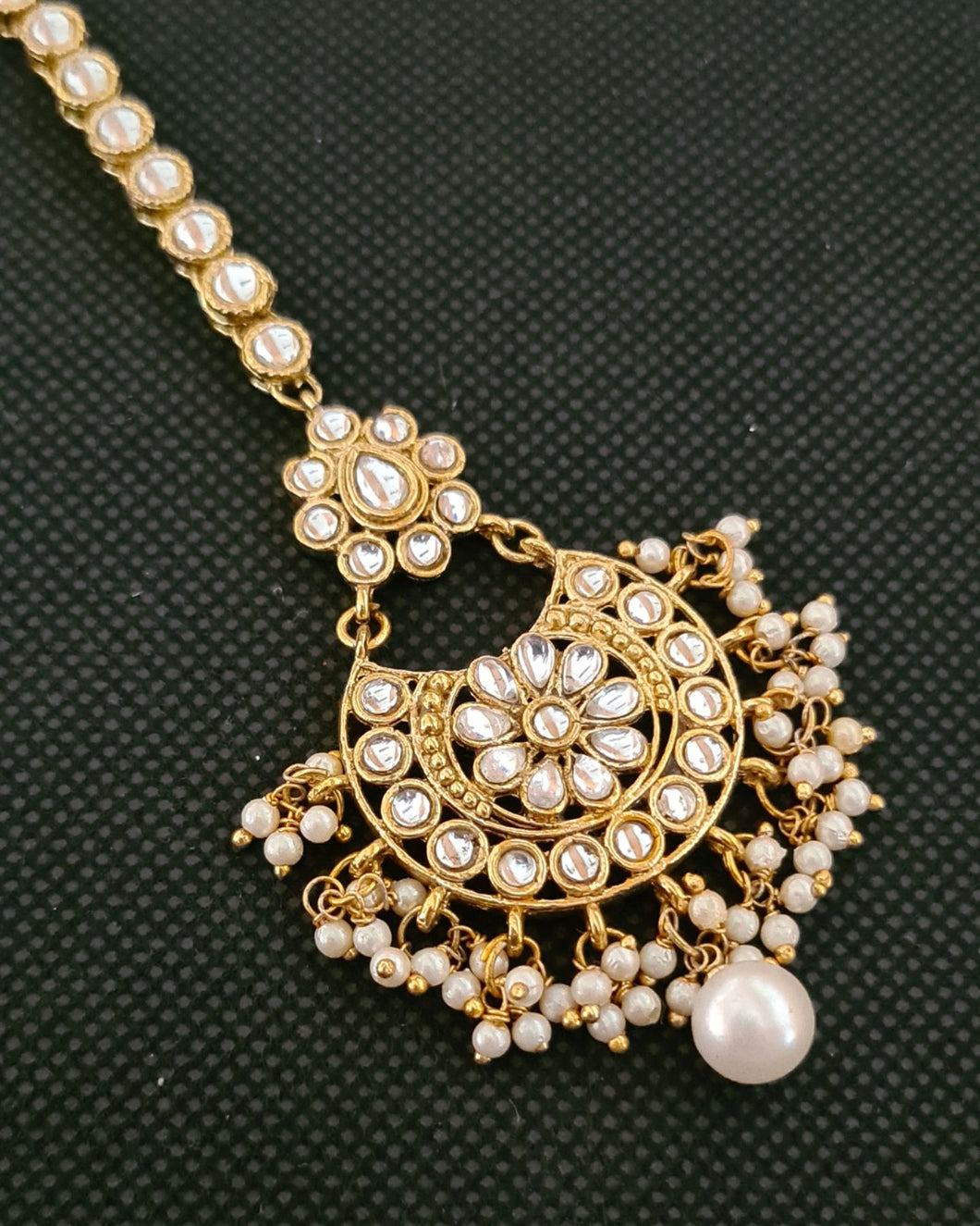 Classic kundan maangtika