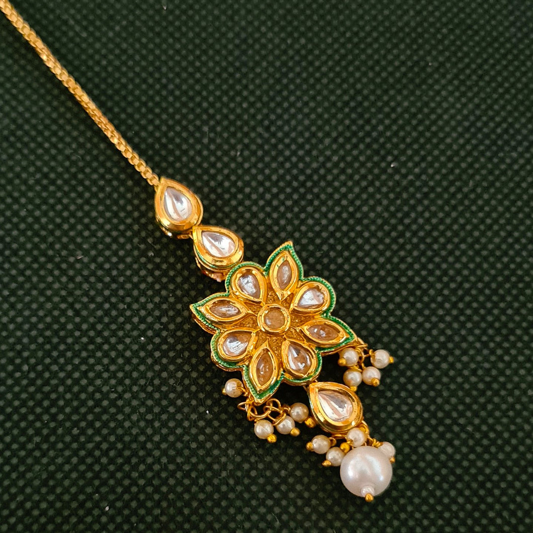 Classic kundan maangtika