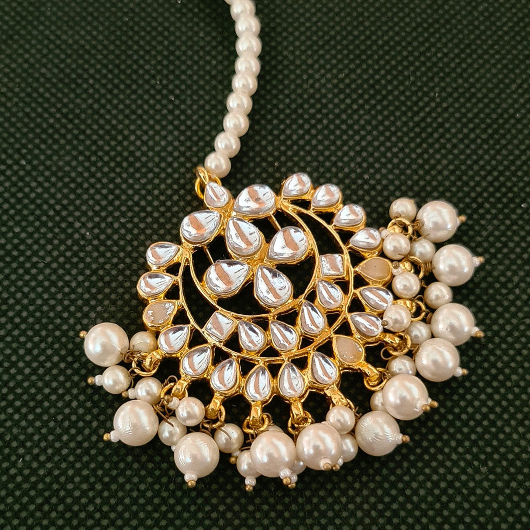 Classic kundan maangtika