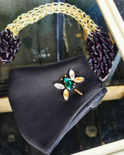 Load image into Gallery viewer, Bee black mask and chain set
