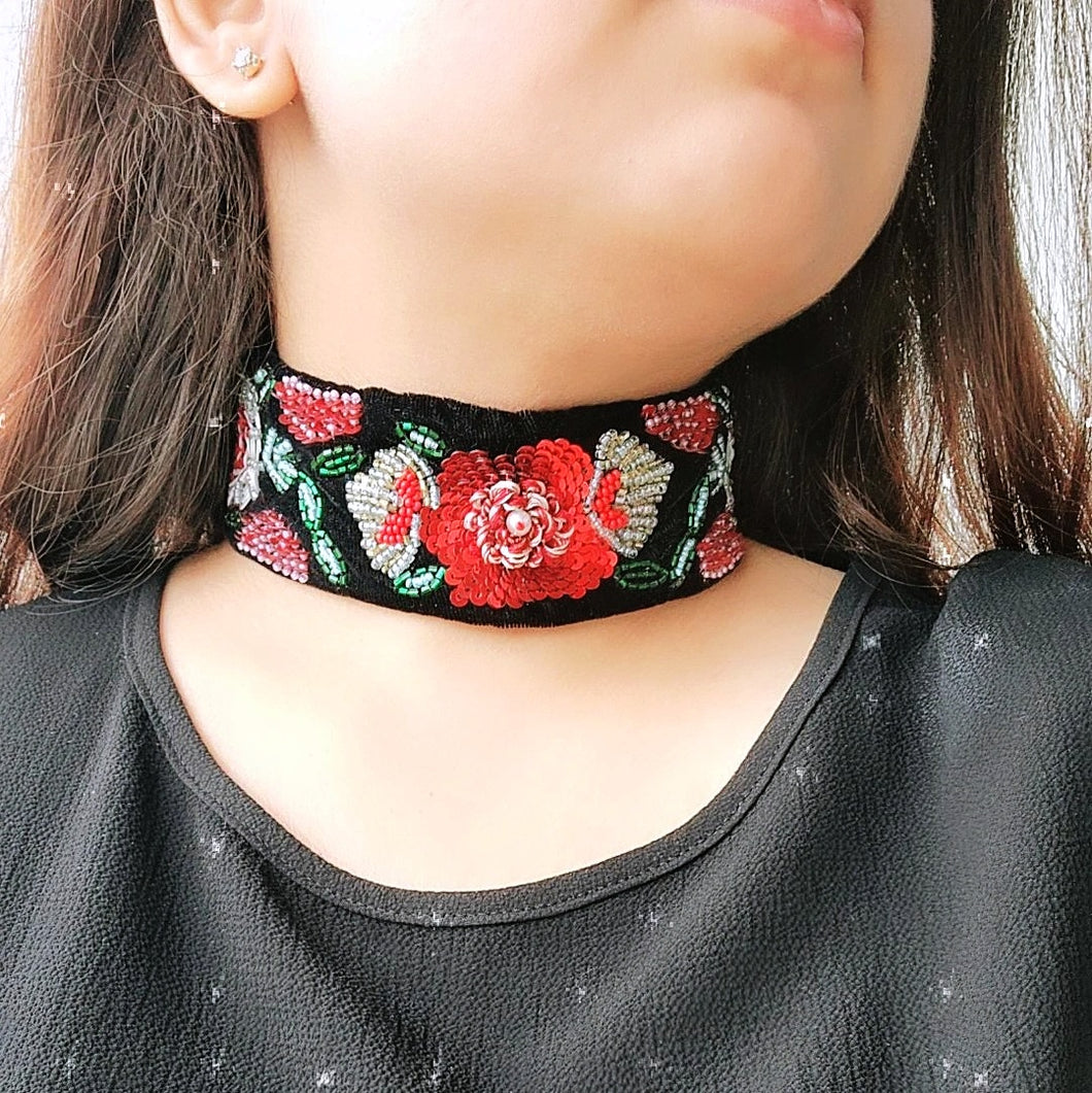 Amelia choker
