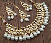 Load image into Gallery viewer, Classic kundan necklace with earrings and maangtika (pearl)
