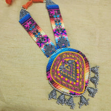 Load image into Gallery viewer, Multicolour silver hand embellished necklace
